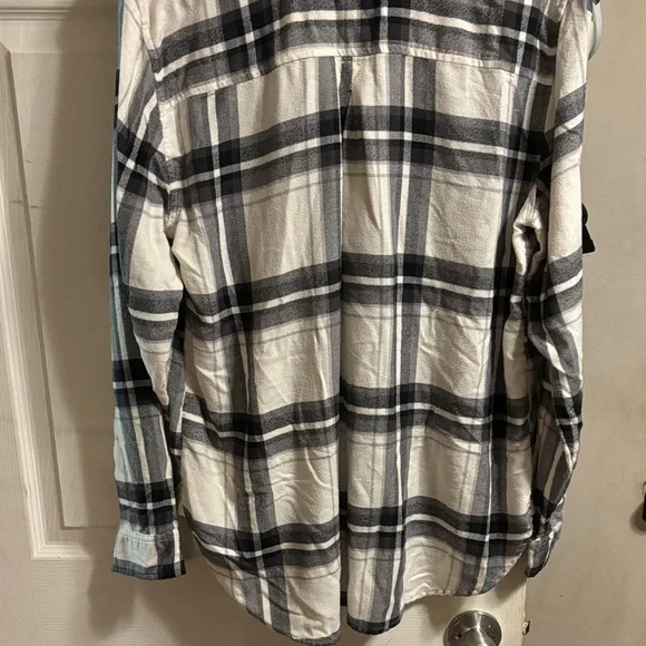 American Eagle Outfitters Black and White Plaid Button Down Shirt - Picture 8 of 11